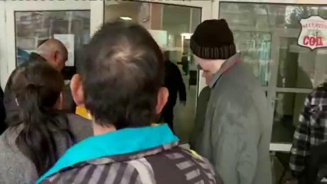 Опашка и напрежение пред болницата в Плевен